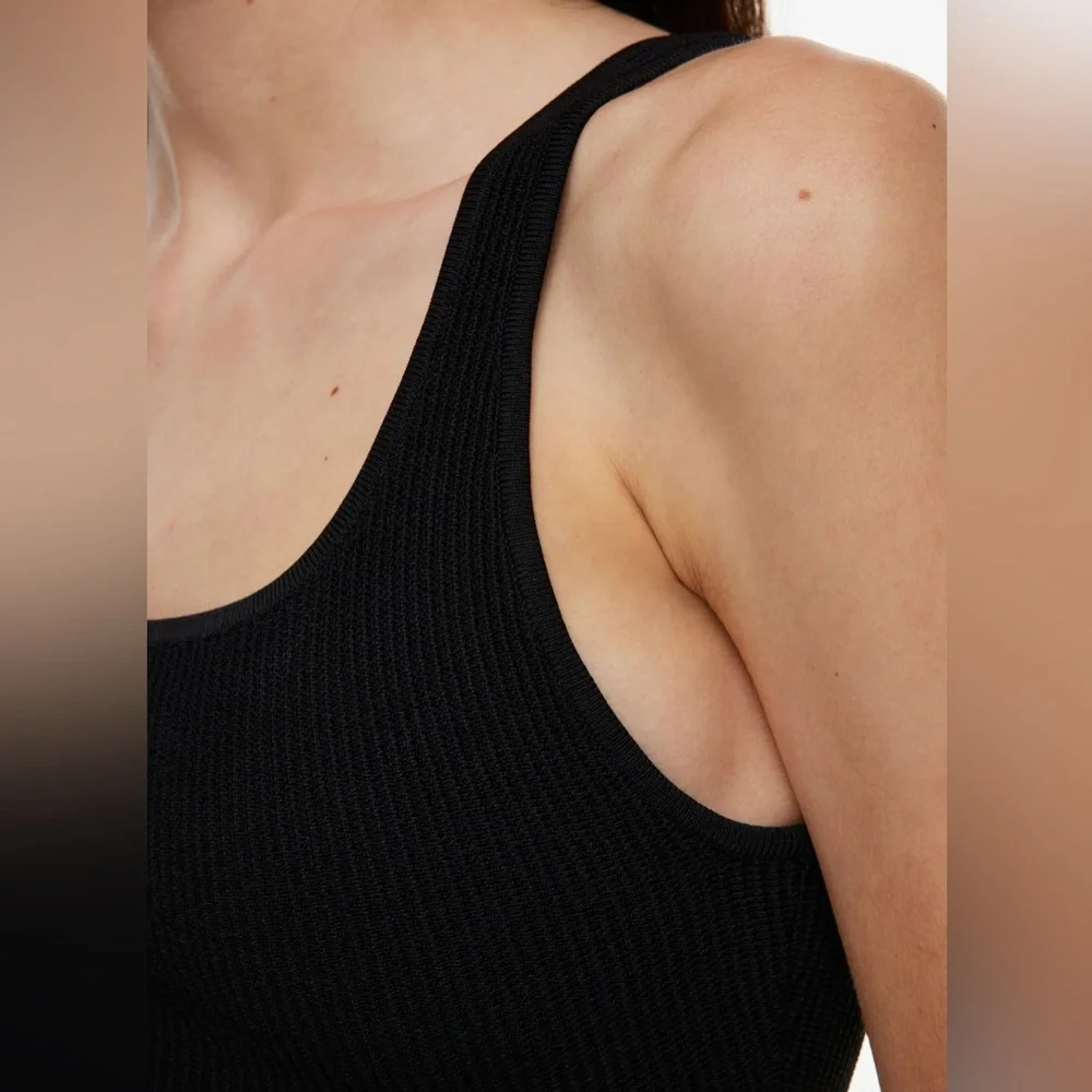 Babaton
Sculpt Knit Squareneck Cropped Tank - Picture 2 of 6